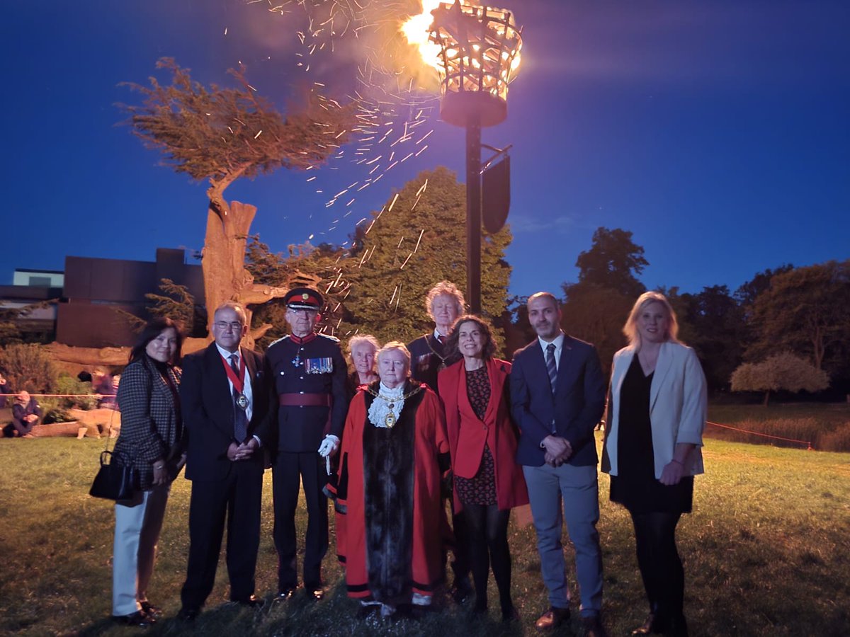 Wonderful service this evening as we light a beacon in Walpole Park to mark 80 years since victory in Europe for freedom over fascism 🔥