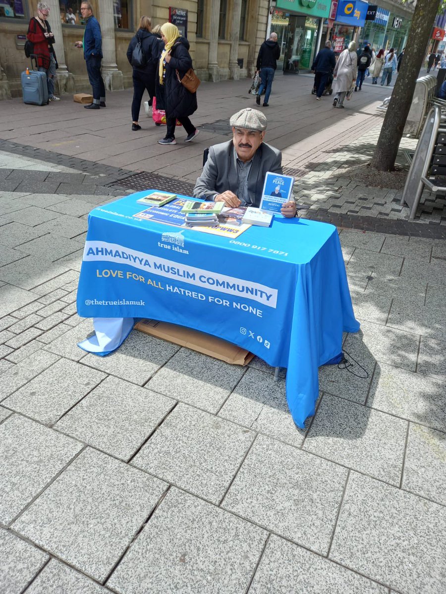 WalesRegion's tweet photo. Majlis Cardiff held a special leafletting door to door campaign today in Newport and Cardiff City Centre. 1250 leaflets on " Peace" were distributed by 10 Ansars and 3 Khudam. It was a very successful Campaign. Special thanks to Murrabi Sahib and also all those who participated. https://t.co/snYcG73G3i