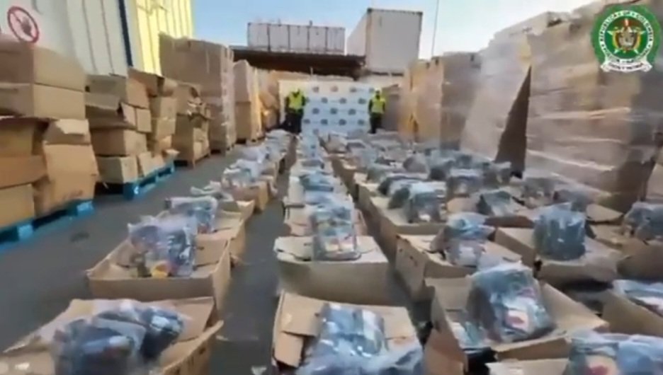 narcodiario's tweet image. Alijo de #cocaína mezclado con #curry y #curcuma en dirección a #polonia🇵🇱 . Más de 1.000 kilos en un contenedor en #santamarta #colombia . VÍDEO 📹 📼 e info, en
narcodiario.com/2025/05/cargam…