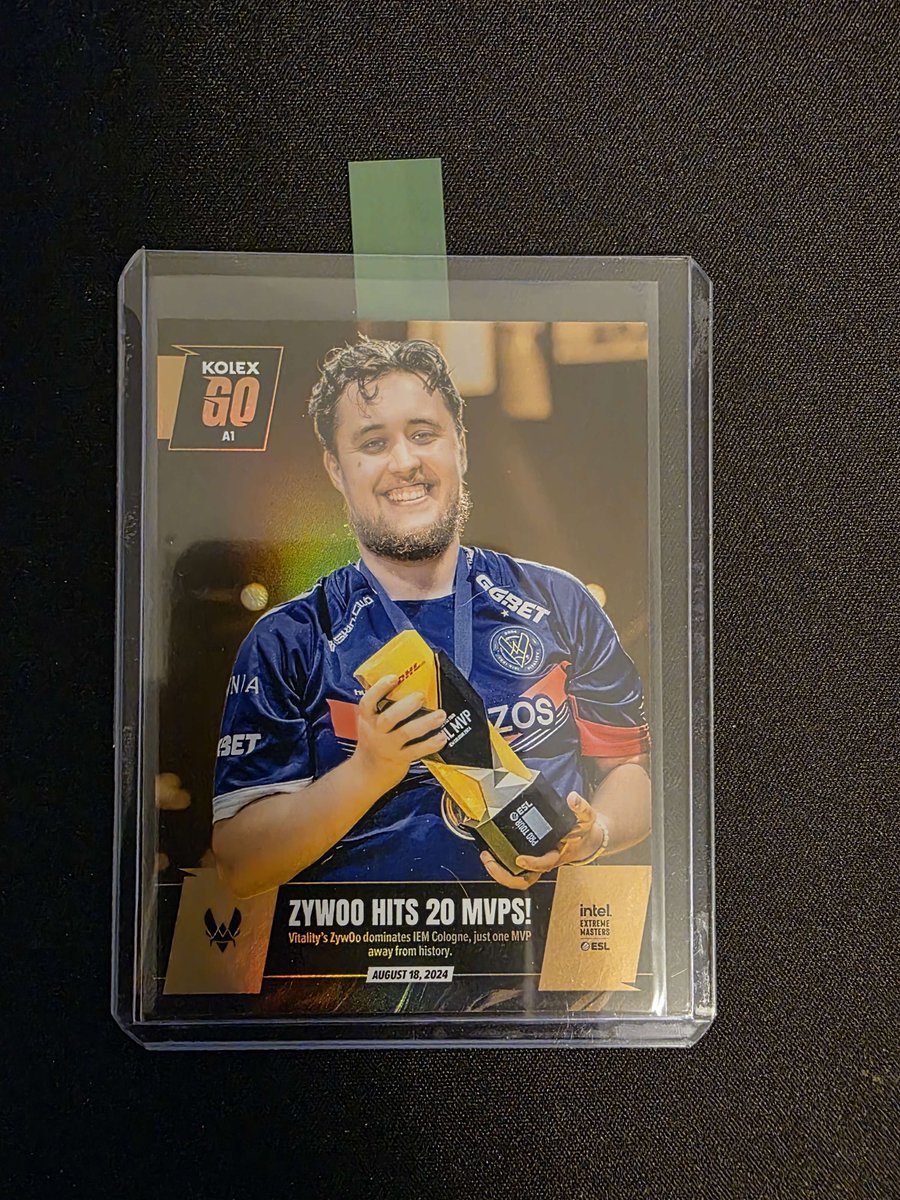 silveR_cs_go's tweet image. Just unboxed this @KolexGG KolexGO 1 of 1 Golden Obsidion of @TeamVitality @zywoo today :)

#VForVictory 
#KolexGG
#KolexCards
#Vitality
