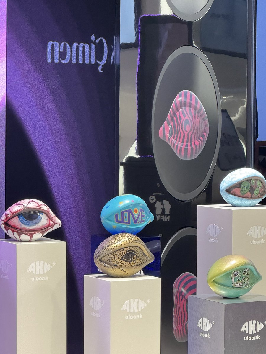 _andede's tweet image. Physical + Digital

Spotted the @akn_eye collection at the "ftNFT Phygital Space", Dubai Mall: 

Eye sculptures by various artists, each comes with its own 1/1 NFT. 

Phygitals done right!