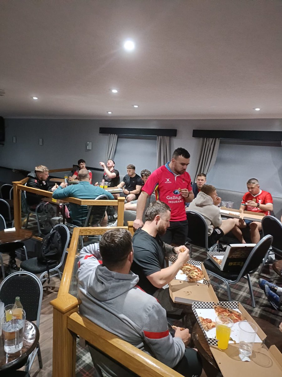 𝗣𝗿𝗲𝗽𝗽𝗶𝗻𝗴 𝗳𝗼𝗿 𝗦𝗮𝘁𝘂𝗿𝗱𝗮𝘆, 𝘁𝗵𝗲 𝙥𝙧𝙤𝙥𝙚𝙧 𝘄𝗮𝘆 🍕

Our 1st XV enjoyed some pizza and a bit of downtime after training tonight! 

Big thanks to <a href="/loaded_dough/">Loaded Dough</a> for sorting the boys out. Great to support a proper local business 🤝

#Ymlaen #supportlocal