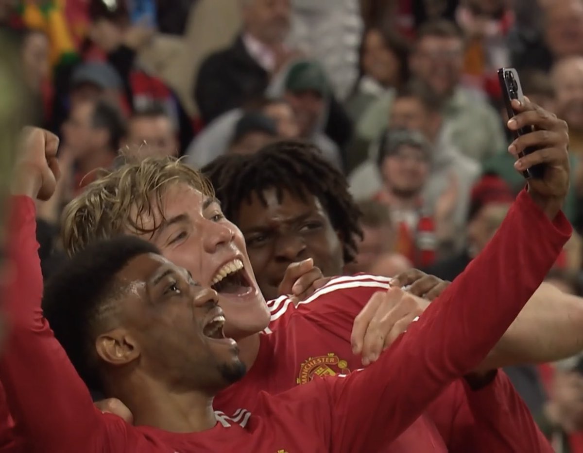 Manchester United are having fun 🤳