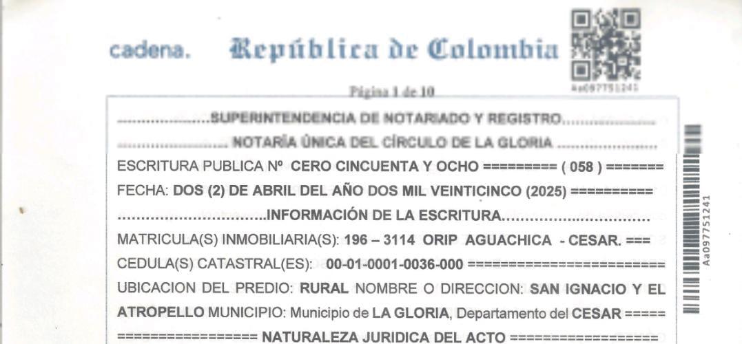 Mafalda_2020_'s tweet photo. Ay señora @MariaFdaCabal… otra vez usted jugando a ser historiadora, notaria y abogada desde el celular.
#CabalMiente y miente con descaro.
El predio de Bellacruz sí se entregó, sí hay escritura pública y sí fue la SAE de Amelia Pérez la que lo hizo posible. Pero claro, usted prefiere taparse los ojos antes que reconocer que el gobierno del cambio cumple.
Y ya que le gusta hablar de tierras, lea el informe de la Comisión de la Verdad:
100 hectáreas pasaron a ser más de 22.000 gracias al paramilitarismo.
Campesinos fueron azotados con látigos de proyectiles y expulsados para que empresarios como Efromovich sembraran palma.
Eso lo dice la Comisión, pero usted prefiere seguir vendiendo humo.
No más desinformación. No más odio.
¡Le dejamos los documentos, a ver si se instruye un poco!