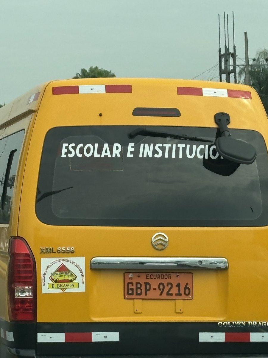 mbelenn0's tweet photo. hoy un chofer de un bus ESCOLAR de la compañía b.bravos me cerro el paso en multiples ocasiones con la intención de hacerme chocar!!! Esto después de que yo pusiera señal para girar a la izquierda y el acelerara para no dejarme pasar. @ATMGuayaquil @CTEcuador @PoliciaEcuador https://t.co/BbFH0Jak0b