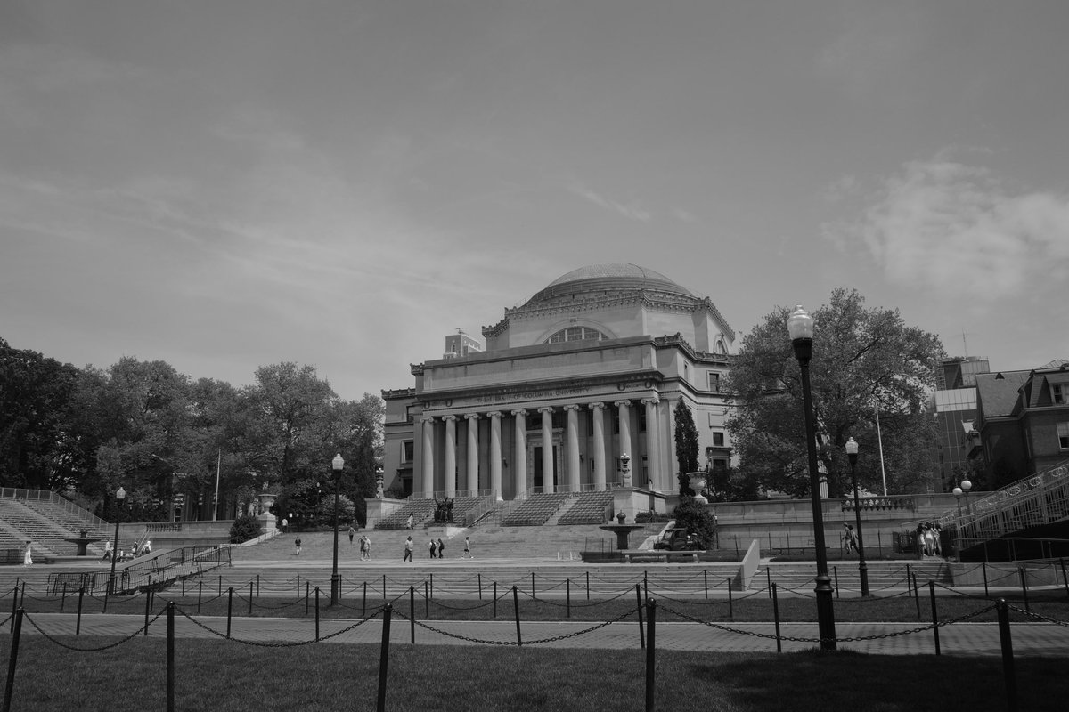 luoach's tweet image. Honored to receive the First Decade Alumni Award from @columbiajourn last weekend. It’s a profound privilege to be recognized in this way and to be included among such a distinguished group of peers.
Grateful to my dear friends and family for their support and love.