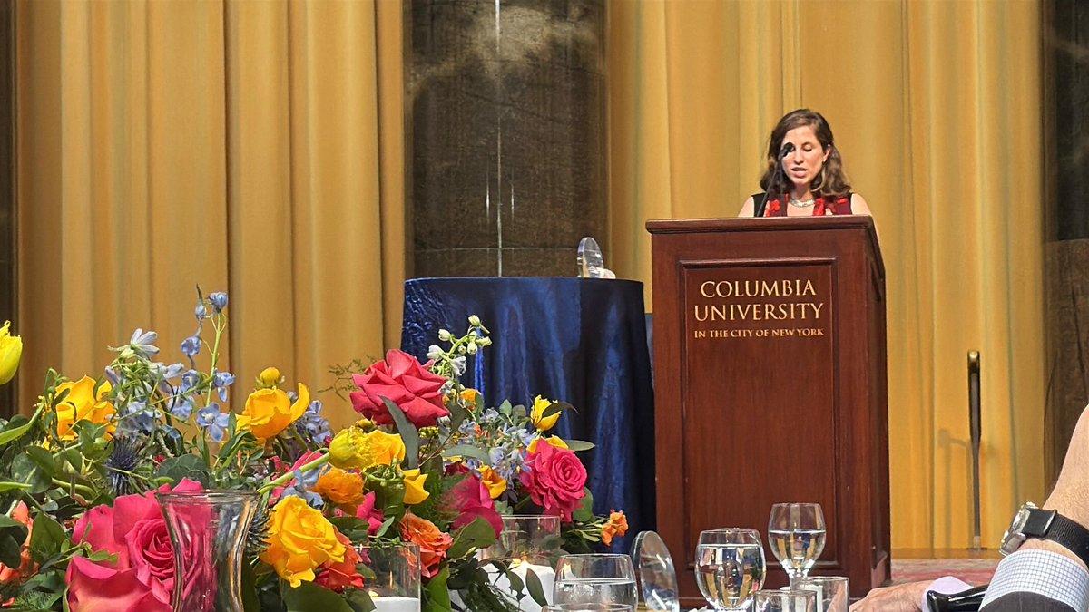 luoach's tweet image. Honored to receive the First Decade Alumni Award from @columbiajourn last weekend. It’s a profound privilege to be recognized in this way and to be included among such a distinguished group of peers.
Grateful to my dear friends and family for their support and love.