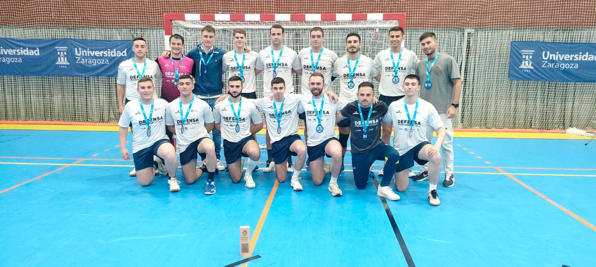 CUDZaragoza's tweet image. Hoy decimos adiós al #TrofeoRector2025 @unizar. En las últimas jornadas @CUDZaragoza ha logrado dos platas (ciclo indoor y balonmano femenino) y dos oros más (balonmano masculino y fútbol sala femenino). ¡Felicidades a nuestros alumnos y a por todas en los exámenes finales!