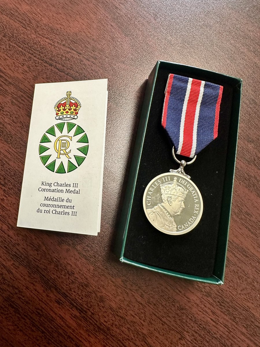 Recevoir cette semaine la Médaille du couronnement du roi Charles III des mains de l’honorable <a href="/LGOntario/">Edith Dumont</a>, était un grand honneur, et un encouragement fort et clair à continuer dans mon travail auprès de la communauté francophone.

#cah #ainés
