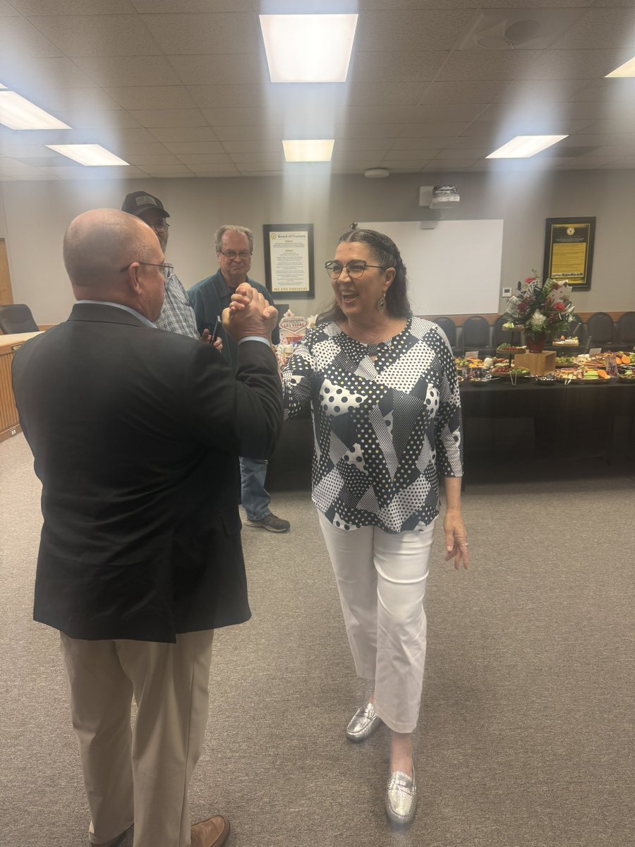 Happy trails to Rhonda Hagan! Thanks for feeding and loving our kids! 🖤🐝💛