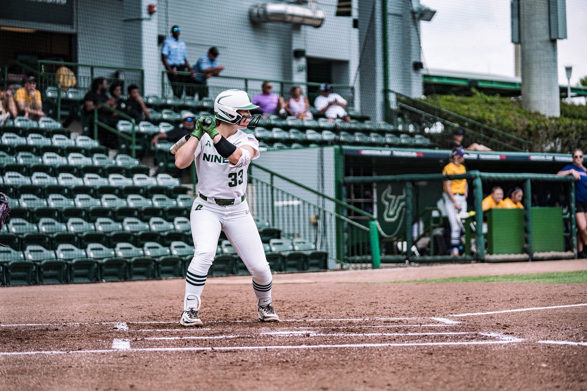 B6: Looking for a rally 👀 

Teagan to lead off 

ECU: 4 | CLT: 2 

#GoldStandard⛏️