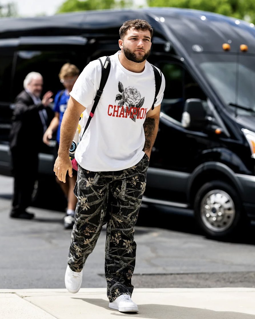 ASUFootball's tweet image. Skatt Pack officially on site with the @Giants 🔥

#ProDevils /// 📸: @Giants