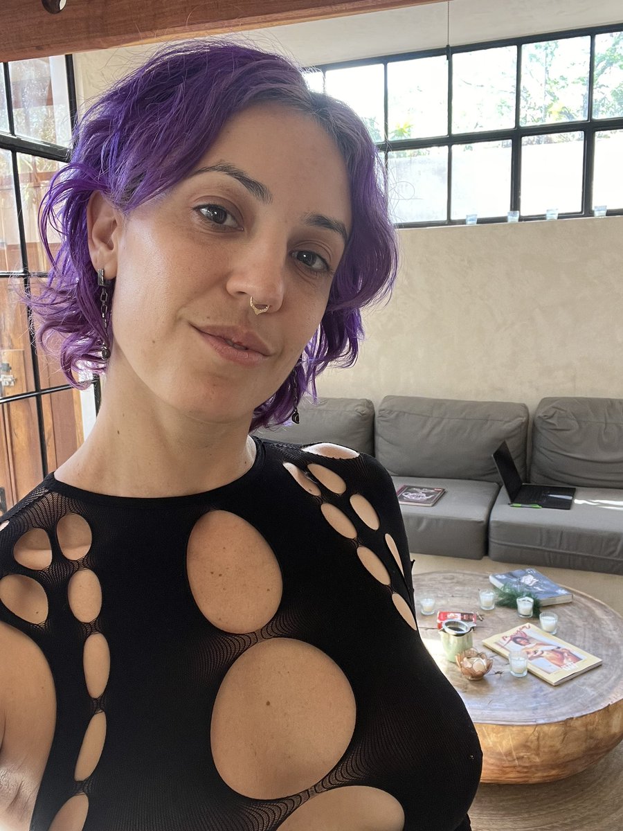 Queen Velvet Amethyst tweet media