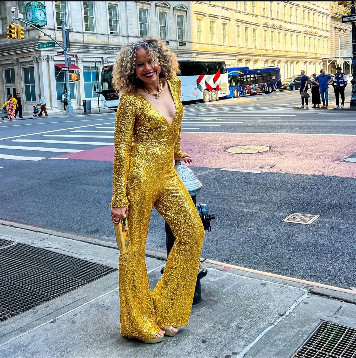 EvaScrivo's tweet image. Our beautiful friend and client @jackieunfilter  co-chaired @HSAnyc  annual Gala and the theme was Soul Train ✨ 

Color by Eva
Styled by Carissa
Makeup by Keke

#evascrivosalons #harlemschoolofthearts #gala #curlyhairstyles #blondebalayage #curlyblondehair