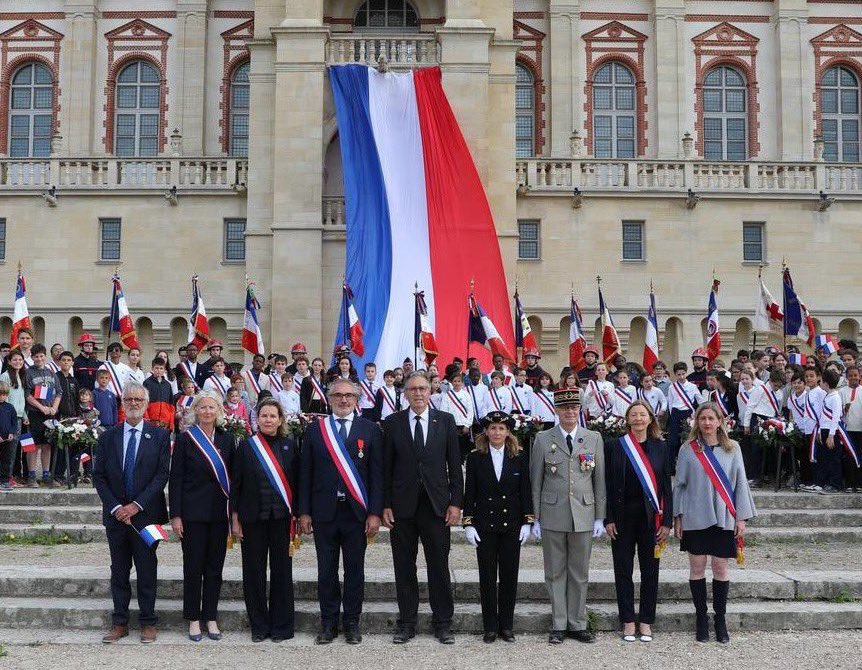 État-major de zone de défense de Paris (@zds_paris) on Twitter photo 80e anniversaire de la Victoire de 1945 à <a href="/StGermainLaye/">St-Germain-en-Laye</a>, en présence de madame Laëtitia Cesari-Giordani, sous-préfète d'arrondissement, de monsieur <a href="/Arnaud_Pericard/">Arnaud Péricard</a>, maire de la ville, de madame la députée <a href="/npouzyreff78/">Natalia Pouzyreff</a> et de madame la sénatrice <a href="/MartadeCidrac/">Marta de Cidrac</a>. 80e anniversaire de la Victoire de 1945 à <a href="/StGermainLaye/">St-Germain-en-Laye</a>, en présence de madame Laëtitia Cesari-Giordani, sous-préfète d'arrondissement, de monsieur <a href="/Arnaud_Pericard/">Arnaud Péricard</a>, maire de la ville, de madame la députée <a href="/npouzyreff78/">Natalia Pouzyreff</a> et de madame la sénatrice <a href="/MartadeCidrac/">Marta de Cidrac</a>.