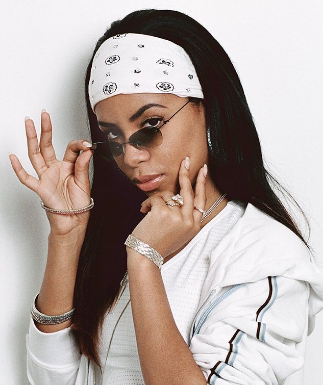 “I stay true to myself and my style, and I am always pushing myself to be aware of that and be original.” - Aaliyah 

📸: Photo of AALIYAH (Photo by Sal Idriss/Redferns)
#Aaliyah