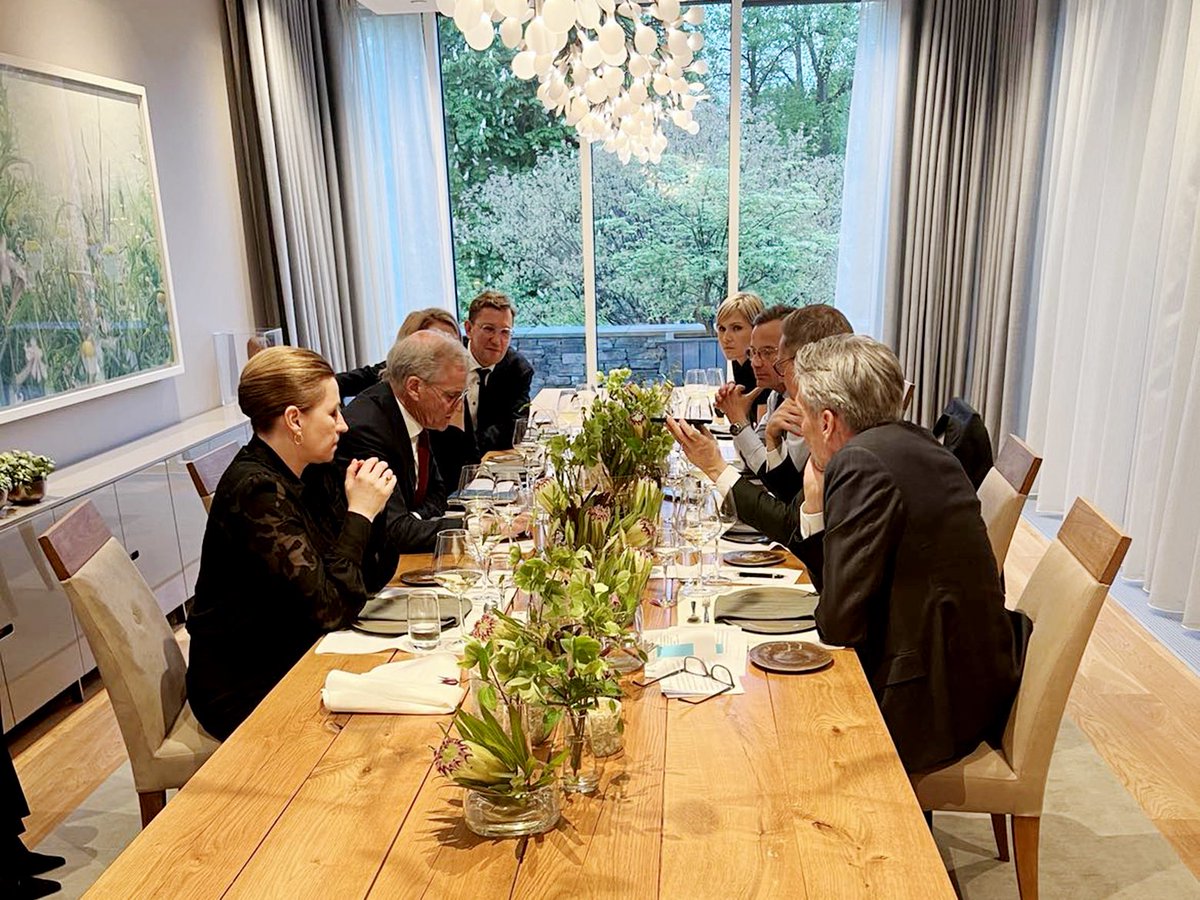 jonasgahrstore's tweet image. During the JEF Leaders dinner President Stubb and I initiated calls with President Trump and President Zelenskyy respectively. We discussed the situation in Ukraine and prospects for a 30-day ceasefire.