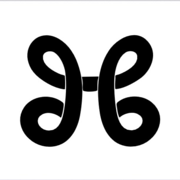 _iblevrai's tweet photo. 9. Maison Baudelaire.

MB est née en 2024, c’est une marque qui raconte visuellement la culture des quartiers. Chaque pièce se veut représenter une génération.  J'ai bien aimé leur première capsule " FREE MAISON BAUDELAIRE " qui servait d’introduction à la marque et une manière de représenter leur quartier en lettre capitale !