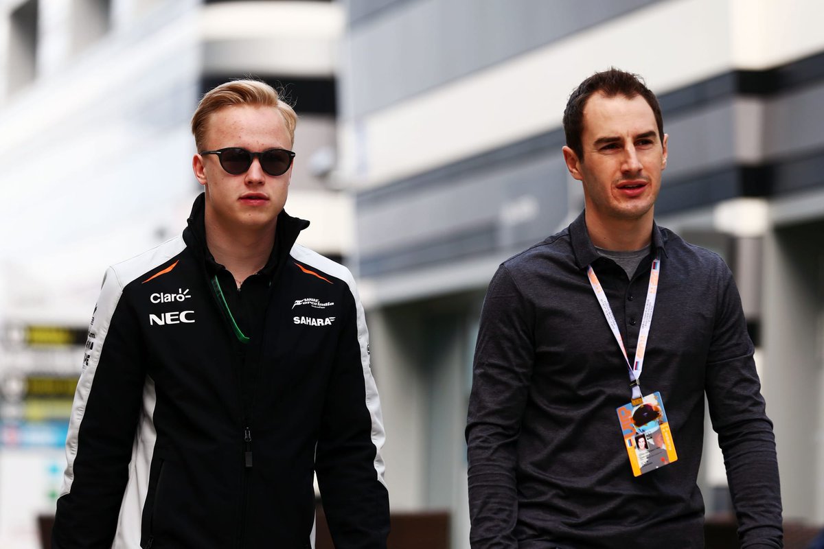 Oakes a la fuga... pero ¿por qué? El "Colapinto vs Doohan" siempre fue solo el síntoma de algo mayor. Oakes quiso entrar en #F1 con Hitech y la FIA no lo aprobó. Con el dinero de la familia Mazepin, que presuntamente han transferido a una empresa pantalla en Chipre para poder