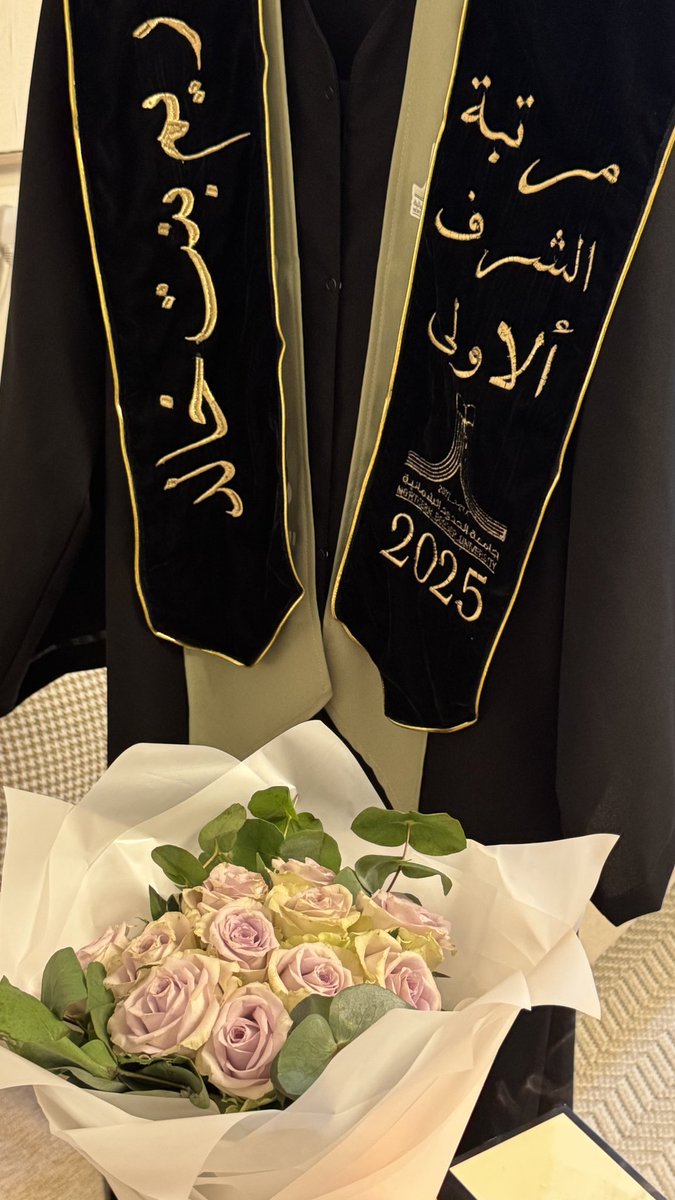 re_225l's tweet photo. 🎓 https://t.co/8vSDeOUZg4