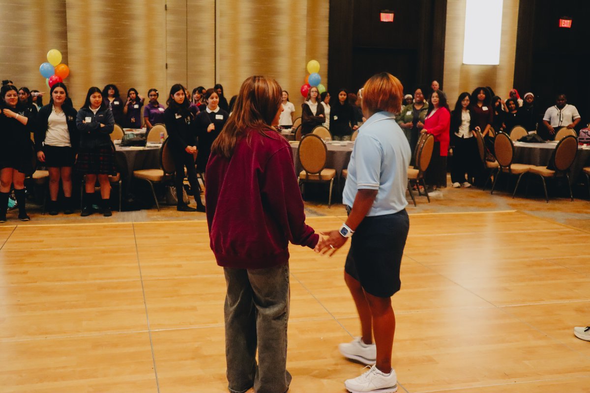 texaswomensfdn's tweet image. ✨ OUR VOICES, OUR POWER🎤 Their voices matter—and today, they’re learning how to use them for impact! Our final #BESTSELF session is giving girls the tools to express themselves through poetry, art, video and performance.

#StrongGirlsBetterTexas