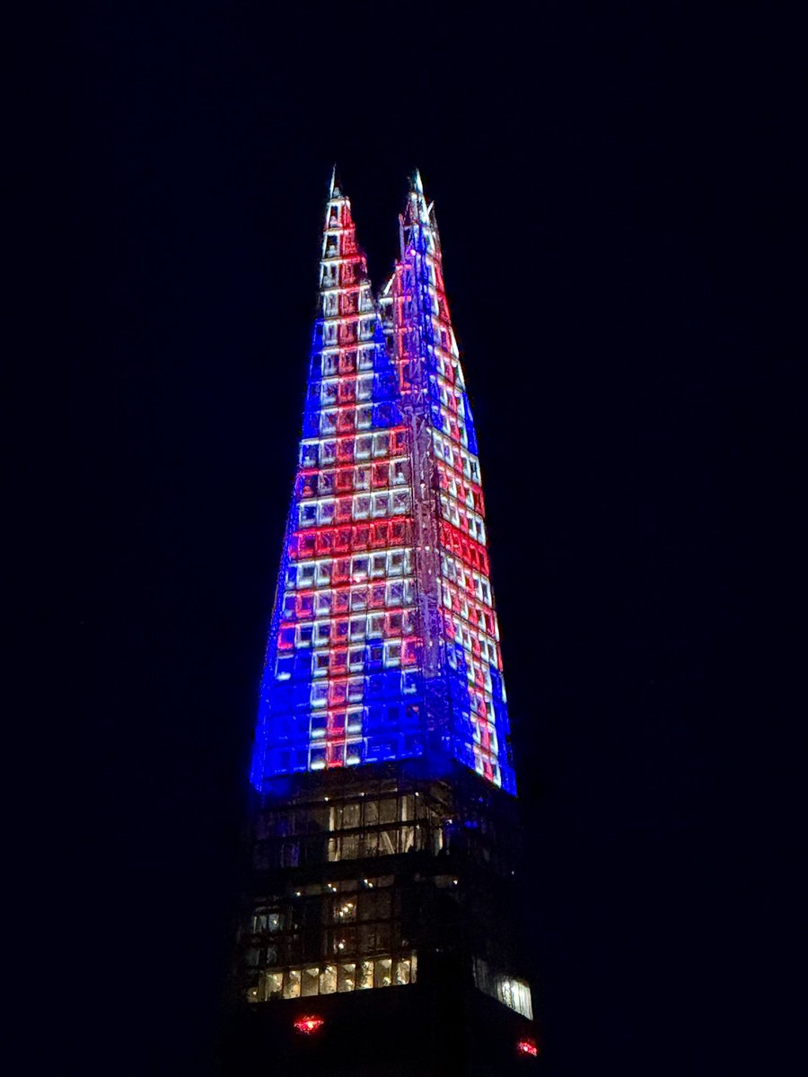 Walking home tonight and it was incredible to see the top of the Shard illuminated with a Union Jack for VE Day 🇬🇧🇬🇧