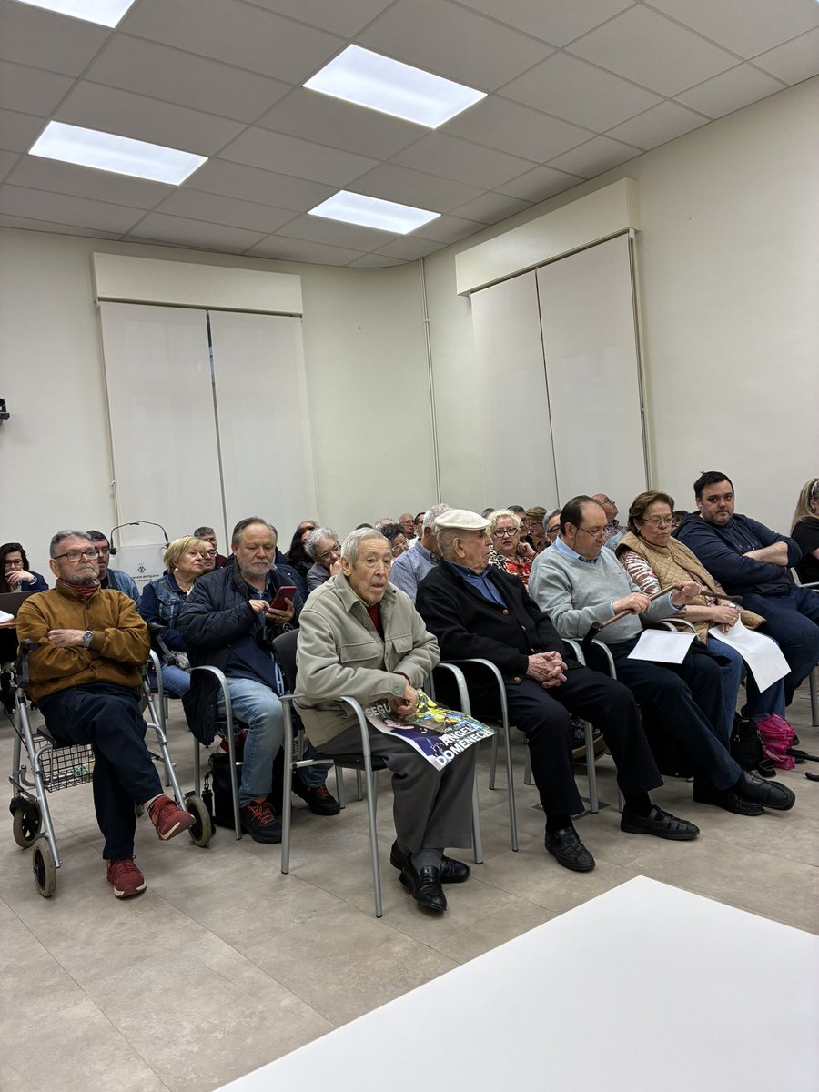 Mi más sincero agradecimiento por vuestro apoyo incondicional. Hoy hemos llenado la sala de plenos del Ajuntament de Figueres. 

<a href="/AngelaDomenech9/">Angela Domenech</a>