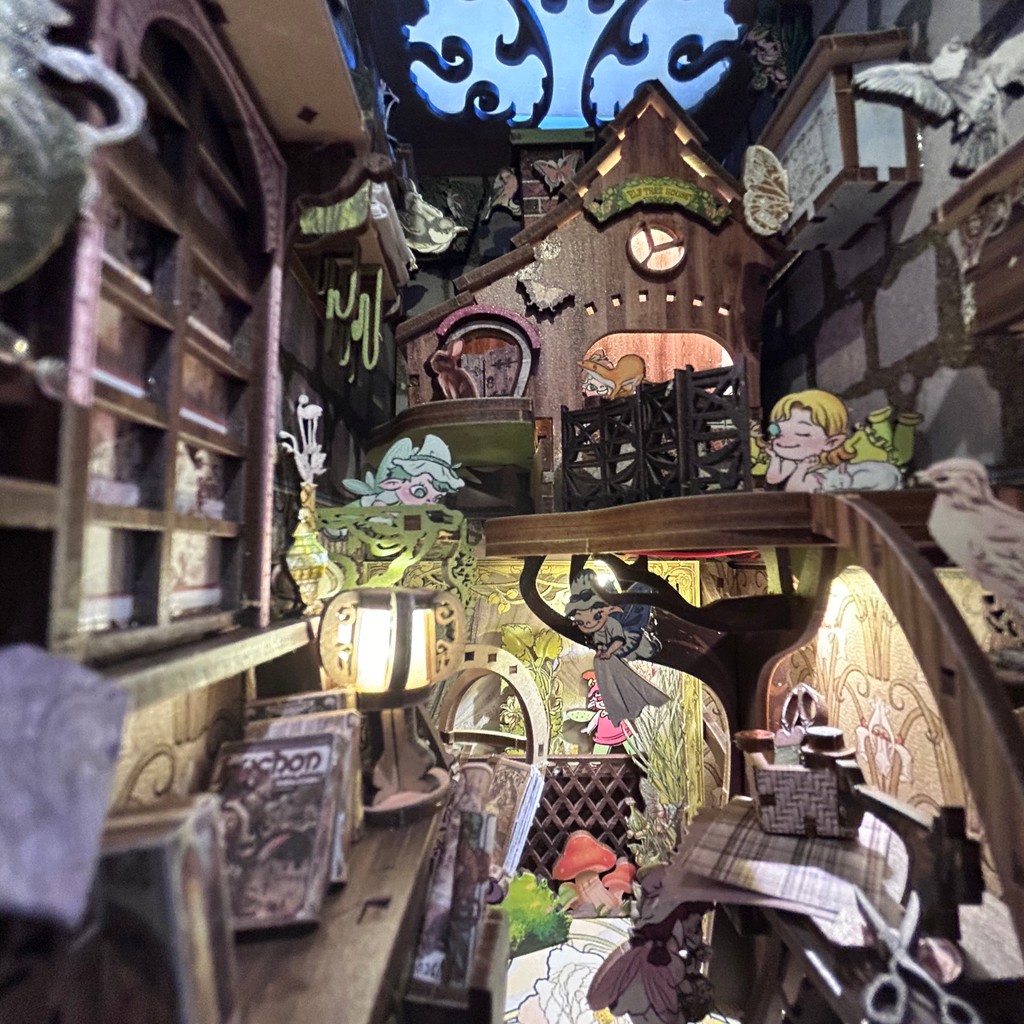 MooidekoC's tweet photo. Escape into your favorite stories with our handcrafted book nooks! 📚✨ From magical forests to cozy corners, there's a style for every reader. #BookNooks #MooidekoCrafts https://t.co/S2uOLUl1dn