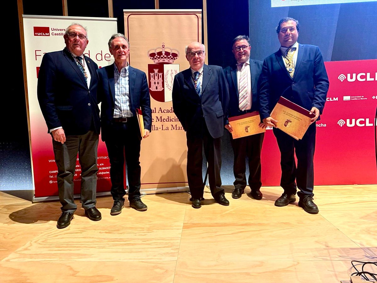 Juan José Criado Álvarez 👨🔬👨🎓⚽️🎺 (@elautoclave) on Twitter photo He tenido la suerte de participar en la III Semana de la Inmunización que ha organizado la Real Academia de Medicina de CLM. Con (de i a d) Juan Solera (Secretario), <a href="/AntonioIofrio/">Antonio Iofrío</a>, Pedro Tárraga (Presidente) y <a href="/EduardGToledano/">Eduardo García-Toledano.</a> en la <a href="/FarmaciaAB_UCLM/">Farmacia-ALB-UCLM.bsky.social</a> <a href="/uclm_es/">Universidad de Castilla-La Mancha</a> He tenido la suerte de participar en la III Semana de la Inmunización que ha organizado la Real Academia de Medicina de CLM. Con (de i a d) Juan Solera (Secretario), <a href="/AntonioIofrio/">Antonio Iofrío</a>, Pedro Tárraga (Presidente) y <a href="/EduardGToledano/">Eduardo García-Toledano.</a> en la <a href="/FarmaciaAB_UCLM/">Farmacia-ALB-UCLM.bsky.social</a> <a href="/uclm_es/">Universidad de Castilla-La Mancha</a>