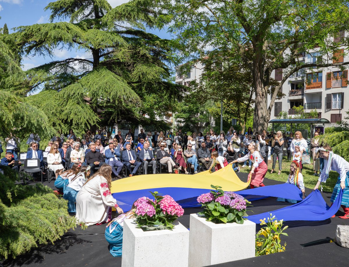 Pula, a city of 52 thousand inhabitants, officially has another park with a universal message of peace as of today. After Anne Frank Park, there is also the Lviv City Park. Unique in Croatia. We act locally and think globally.🇭🇷🤝🇺🇦