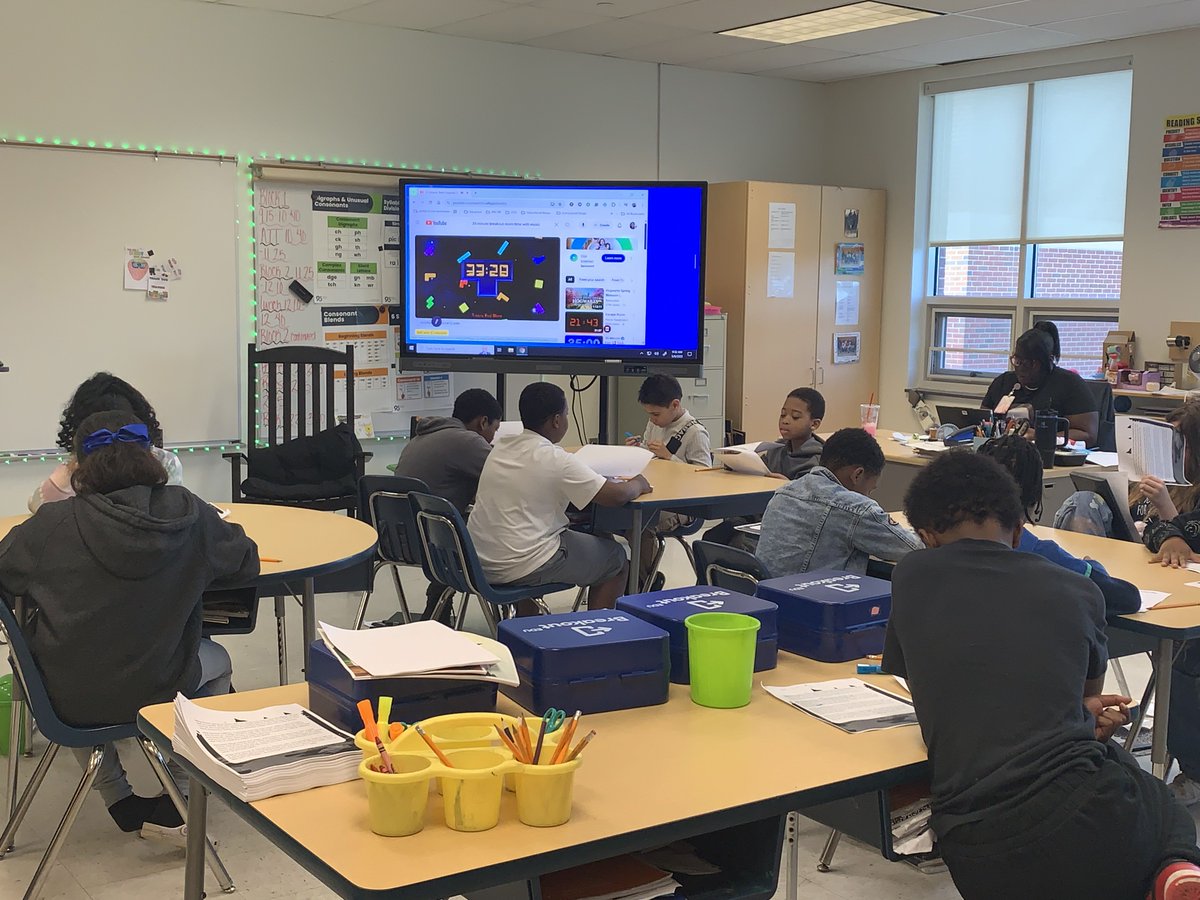 JStetinaTRT's tweet image. Reading review with @breakoutEDU! Students reviewed test-taking strategies, remembering to highlight key words and eliminate incorrect answers. @jennthomas75 @hmeducate @PortsVASchools @nicscud #PPStrt