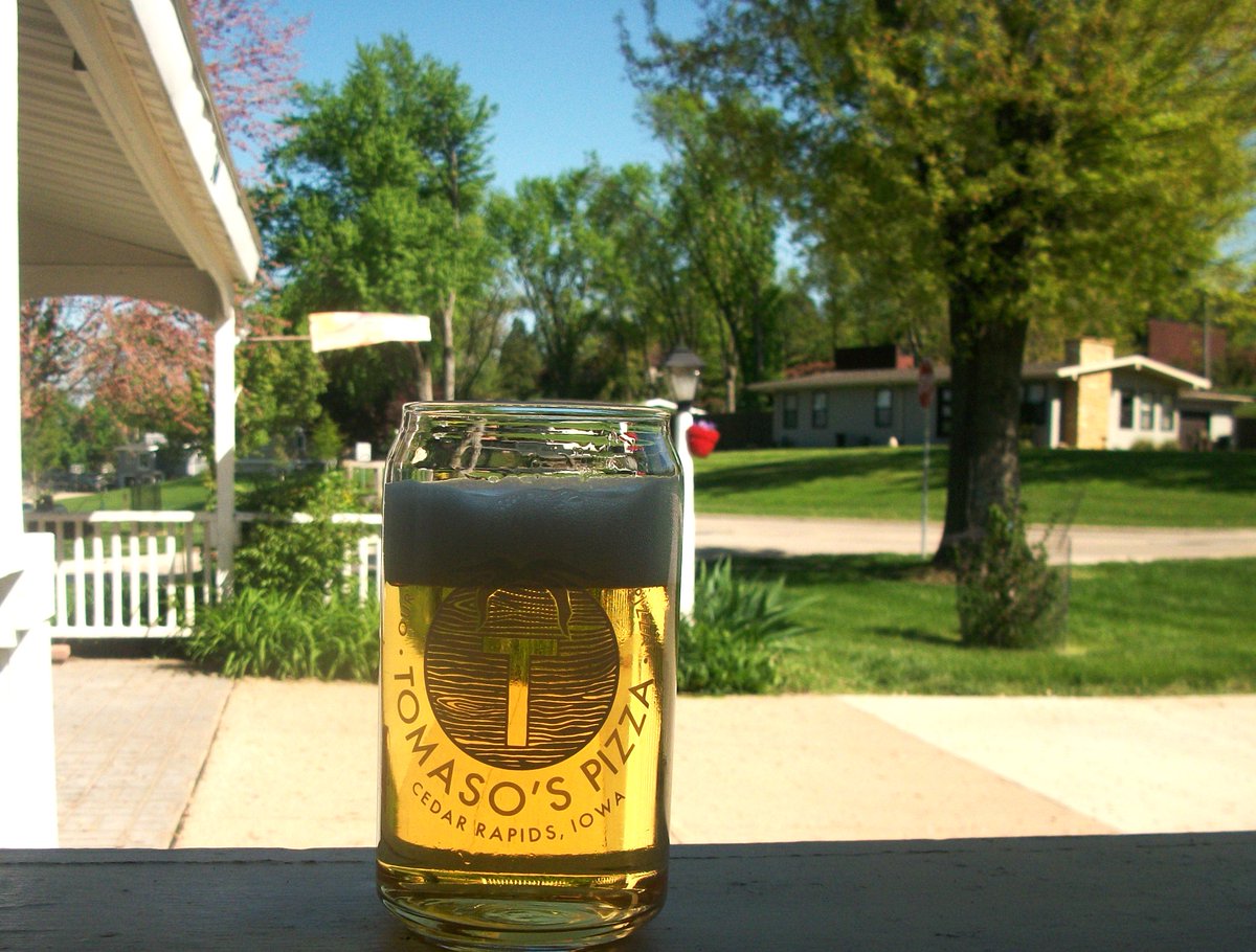 It's 5 o'clock somewhere. And I'm sitting out in front watching all the going home from work Traffic. Grandson Seth gave me that Tomaso Pizza Glass.....I love it.