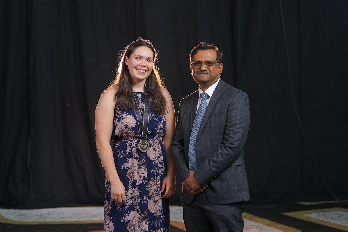 VU Engineering (@vuengineering) on Twitter photo š Grace Ann Jones, pictured with Dean @krishroylab, is the 2025 Founderās Medalist for the School of Engineering at <a href="/VanderbiltU/">Vanderbilt University</a>! š She is graduating with a B.S. in Engineering Science, Chemistry, and Math, plus minors in Scientific Computing and Business. Congratulations! š š Grace Ann Jones, pictured with Dean @krishroylab, is the 2025 Founderās Medalist for the School of Engineering at <a href="/VanderbiltU/">Vanderbilt University</a>! š She is graduating with a B.S. in Engineering Science, Chemistry, and Math, plus minors in Scientific Computing and Business. Congratulations! š
