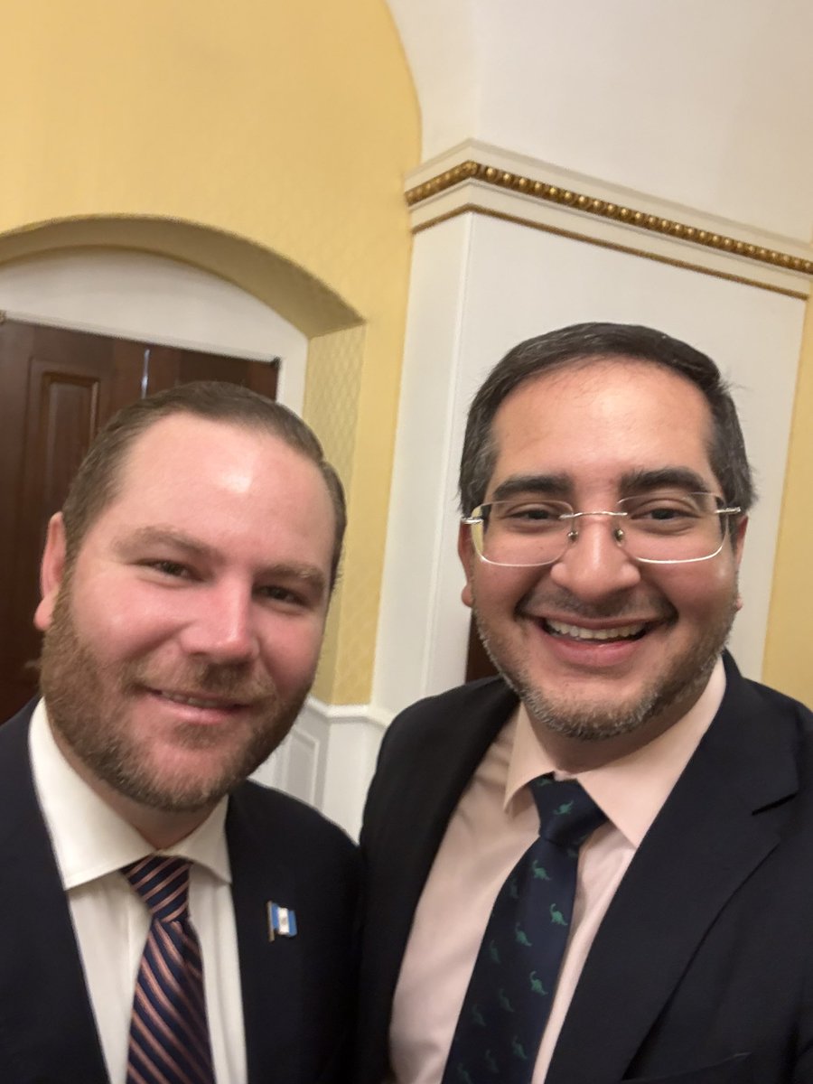 Encantado de compartir con mi colega diputado de Guatemala <a href="/AlvaroArzuE/">Alvaro Arzú 🇬🇹</a> con quien coincidimos de la importancia de promover esquemas de desarrollo para el pueblo centroamericano.