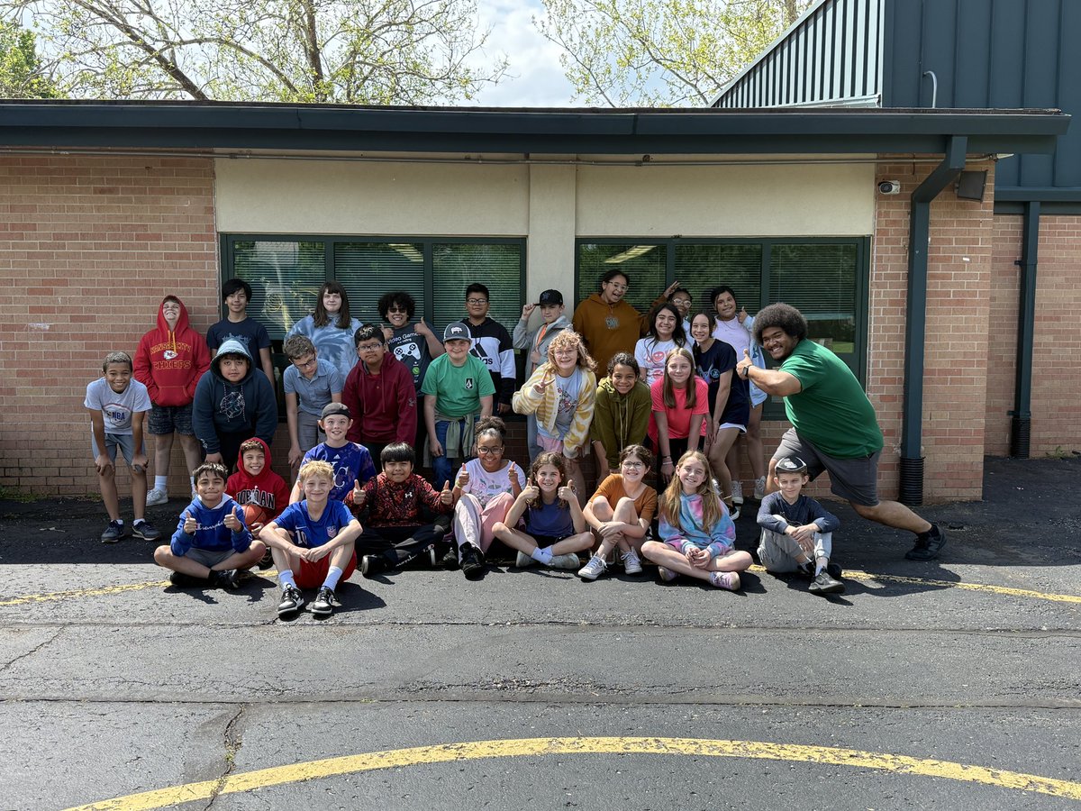 Mr. Martin got to meet next year’s students today!! I don’t know who is more exited, him or the kids! <a href="/thesmsdhr/">SMSD Human Resources Team</a> <a href="/theSMSD/">SM School District</a>