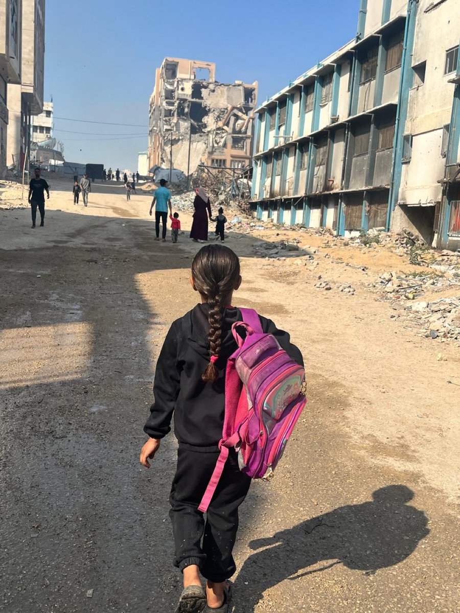 CaronAymericoff's tweet image. Pensez à eux quand vous emmenez vos enfants à l’école le matin.

LES ENFANTS DE GAZA SONT NOS ENFANTS
