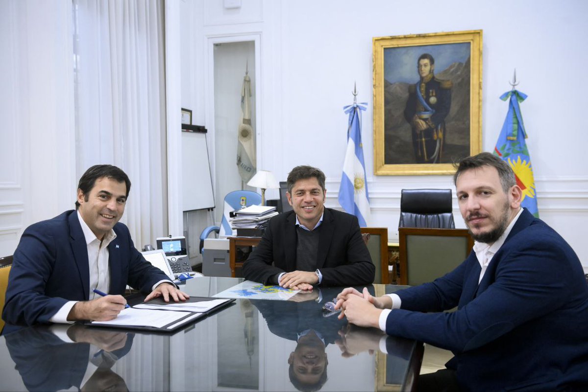 Axel Kicillof (@kicillofok) on Twitter photo Continuando con la política de financiamiento de <a href="/PciaLeasing/">Provincia Leasing</a>, firmamos un nuevo contrato con <a href="/RamonLanus/">Ramón Lanús</a> para que #SanIsidro pueda incorporar equipamiento y maquinaria fundamental en las tareas de gestión cotidianas.
A través de nuestra banca pública estamos a disposición de Continuando con la política de financiamiento de <a href="/PciaLeasing/">Provincia Leasing</a>, firmamos un nuevo contrato con <a href="/RamonLanus/">Ramón Lanús</a> para que #SanIsidro pueda incorporar equipamiento y maquinaria fundamental en las tareas de gestión cotidianas.
A través de nuestra banca pública estamos a disposición de