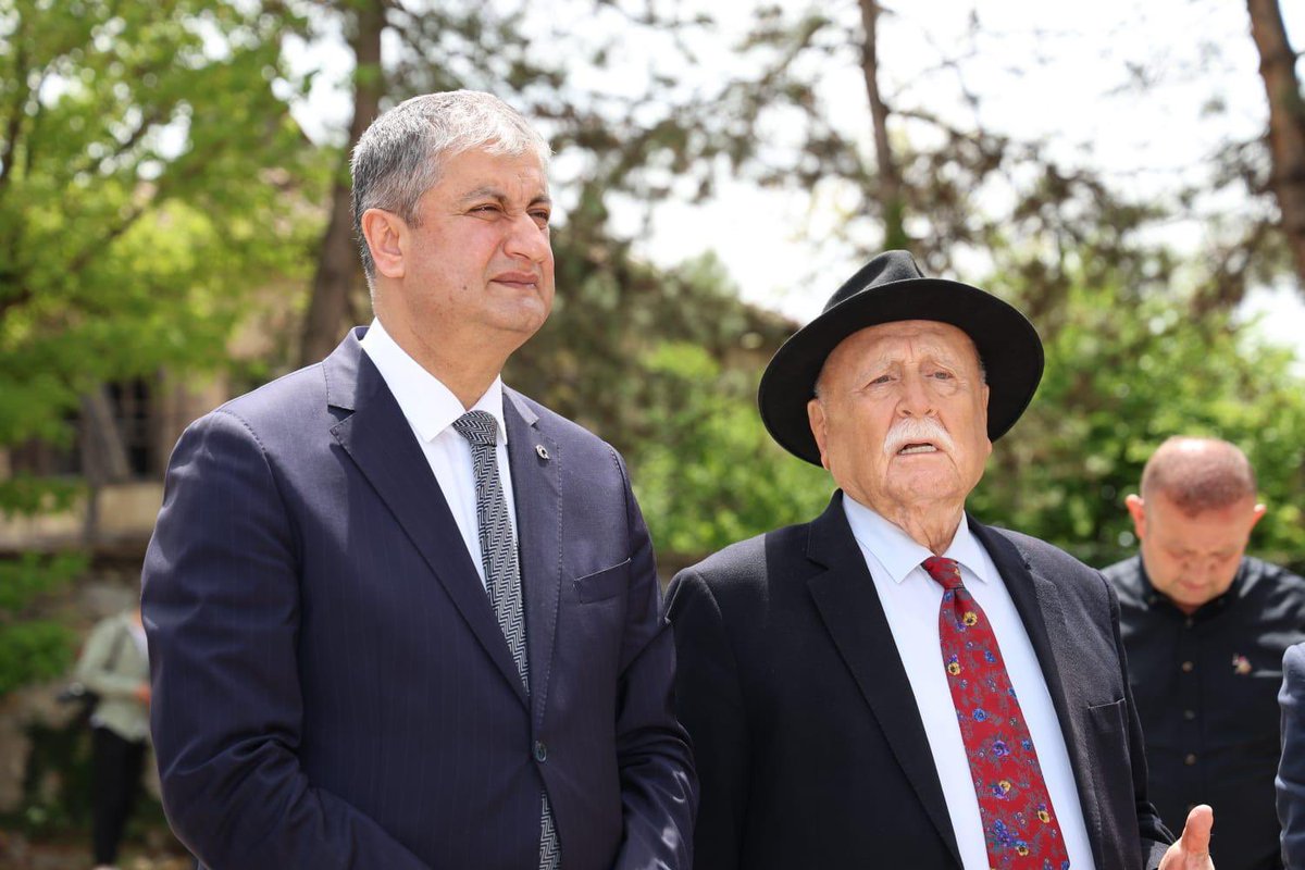valiyavuz's tweet photo. Valimiz Sayın Mustafa Yavuz, Hayırsever İş İnsanları Tarafından Yapımı Devam Eden Eğitim Yatırımlarını Yerinde İnceledi.
#tckarabukvaliligi
#valimustafayavuz
#eğitimkentikarabük
#hayırseverişinsanı
#BayramDemir
#OsmanYeşilyurt
#MehmetNuriAslan
#YılmazŞefikDizdar https://t.co/c1Qm9P12Ke