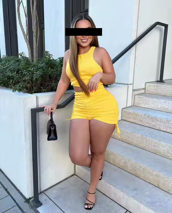 bimberly

just messing with whatever posing/outfits i could find on google