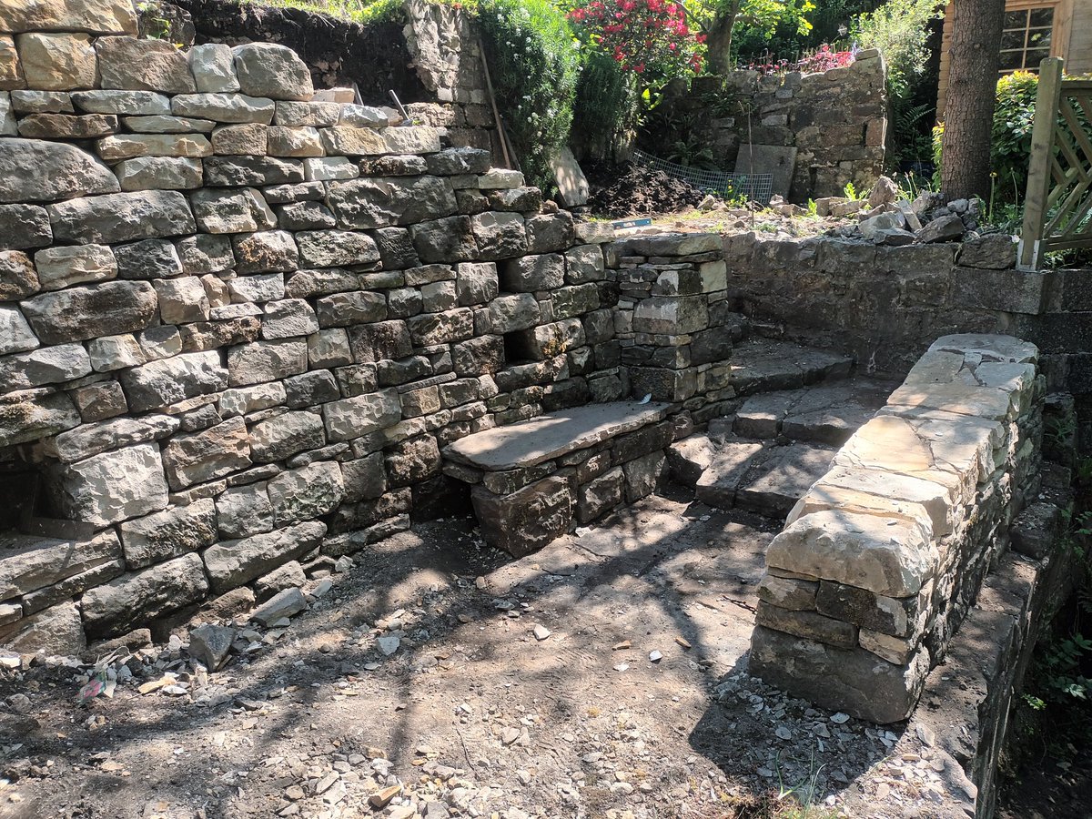 EwanAllinson's tweet photo. Nearing completion on this lovely garden job.
#drystone https://t.co/6oRG7WS6y0