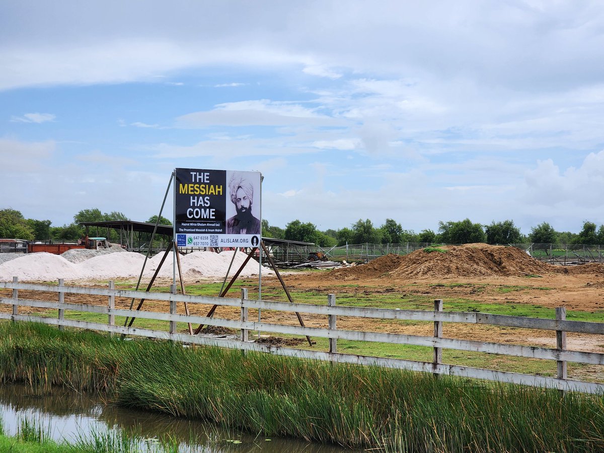 Alhamdulillah for a fulfilling day!

Wanted to do this project for months and finally got the chance. May Allah allow thousands to benefit from this billboard Insha'Allah 

#guyana #loveforall #islam #ahmadiyyat #messiahhascome
