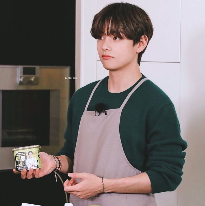 kotiaukv's tweet photo. —Ingredients for love 🍰

Jk, odia su matrimonio por lo mismo que ha sido arreglado, sin embargo, lo único que lo detiene es su linda hija de 11 años 

O donde conoce al dueño de una pastelería y le hace nacer el amor, aquello que nunca en su vida sintió.

#kooktaeau #love #bake https://t.co/bPPP25mjtX
