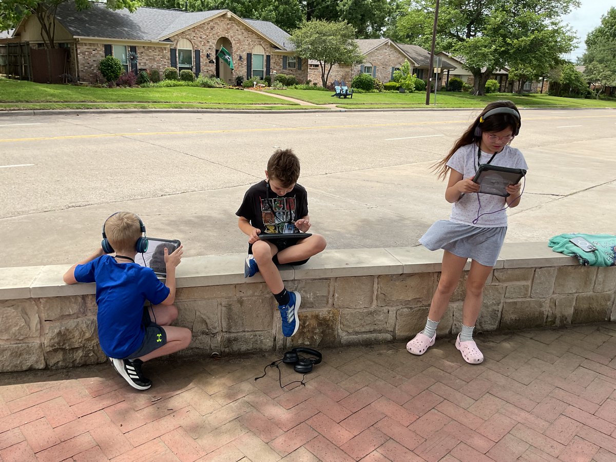 MrsFrench1grade's tweet image. This day was so beautiful that we just  had to work on our animal  family  books in #pages outside in our brick garden🐣🐓 @BowieMustangs #RISDBeTheOne