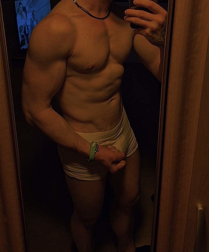 Sebasti43879249's tweet photo. Du willst mehr sehen? Dann komm in die DM‘s da erfährst du mehr! 🍆💦

#sexybody #hotguy #nucedick #cumshot 💦 https://t.co/zhTMYuk0bq