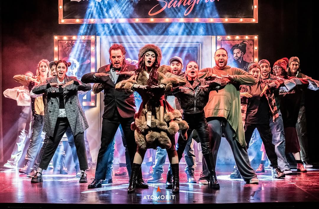 Maxi_Cardaci's tweet photo. #ATOMOSHOW #somosonlyfans el musical Estreno del musical de @marianotaccagni codirigido con @vazquito1 que hace alarde de un eclecticismo maravilloso de la mano del talento de @FlorReginaOk y @lolopaolaok con música original de @daniellandea PH @atomobit https://t.co/VdEWs7w4Fv