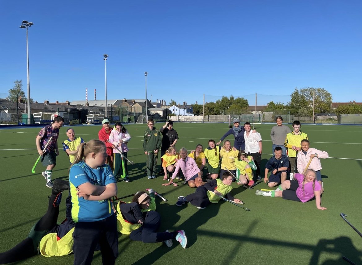 RailwayUnionHC's tweet image. Last session of the season for our Railblazers. Best of luck to those playing in Bulgaria and Germany with the Irish ID team. Looking forward also to our trip to Lisnagarvey in June. Special thanks to Irish captain Sarah Hawkshaw for once again participating in the session