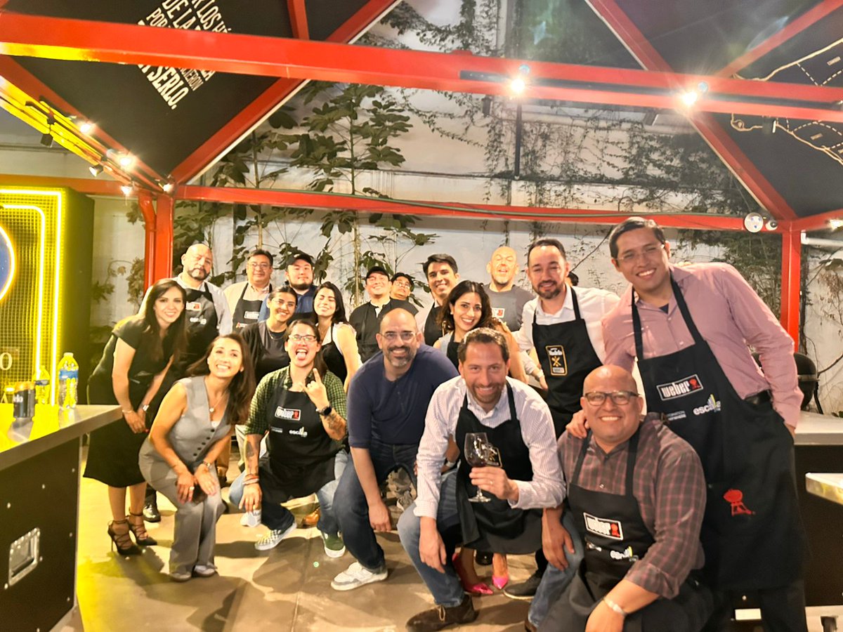 Escala24x7's tweet image. 🚀 ¡Gran experiencia en Meet &amp;amp; Grill junto a #AWS y #AutomationAnywhere! Conectando innovación, IA y negocio con nuestros aliados. ¡Gracias a todos los asistentes! #Escala24x7