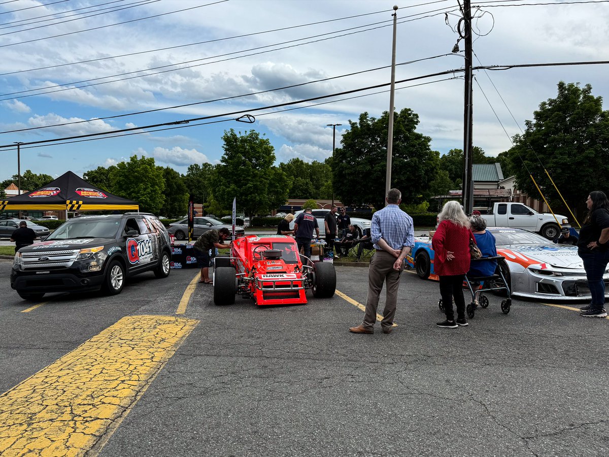 BGSRacing's tweet photo. yβall look good at @AdvanceAuto π€©
#AAPNight https://t.co/R6ubLtXprc