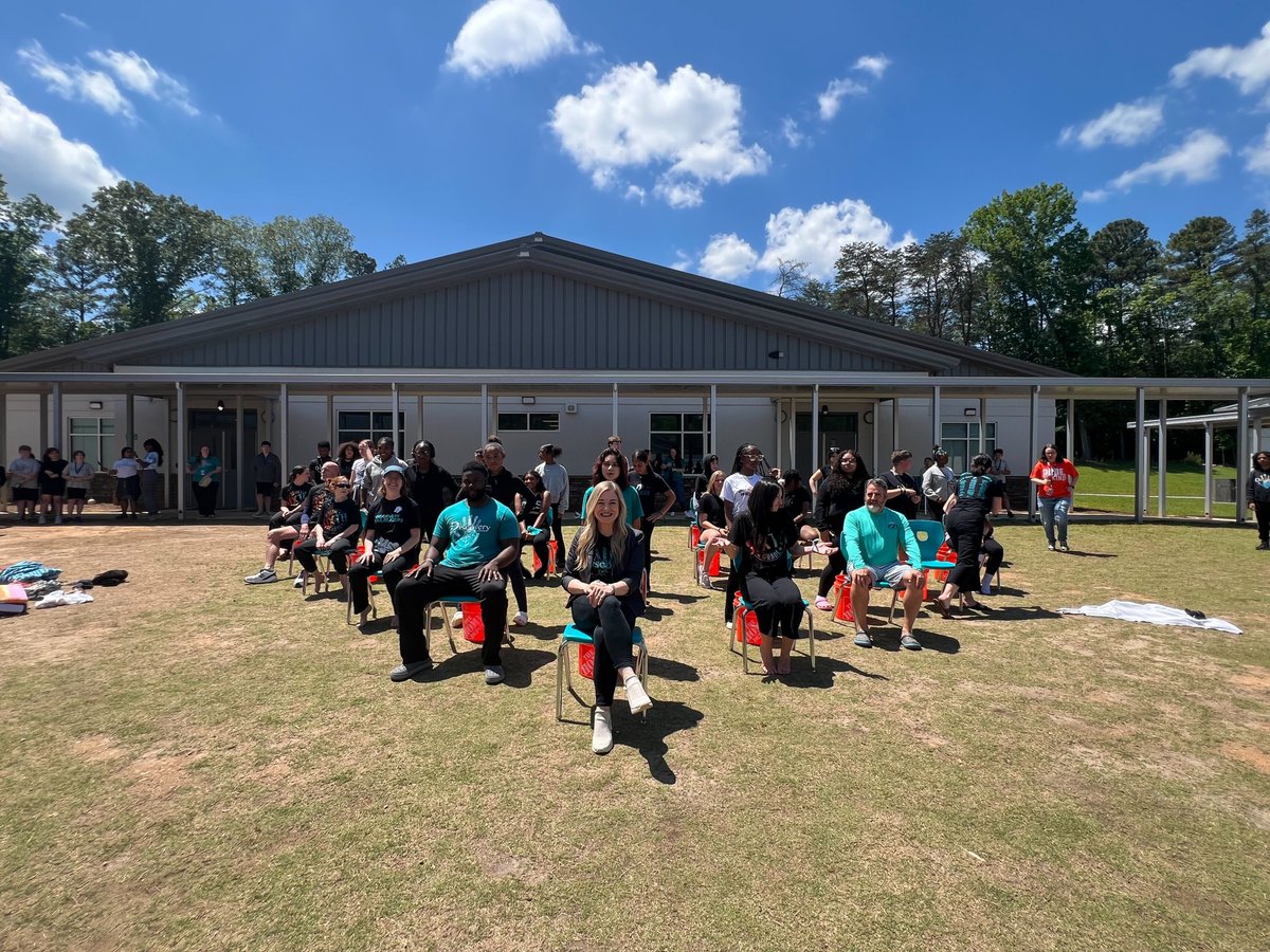 DiscoveryDurham's tweet photo. Discovery students and staff proudly participated in the Speak Your Mind Ice Bucket Challenge in recognition of Mental Health Awareness month! This challenge seeks to bring awareness to the importance of mental health &amp; benefits https://t.co/HyTyPQPu5Q. 💙#SpeakYourMindChallenge https://t.co/EMS0nvdR6F