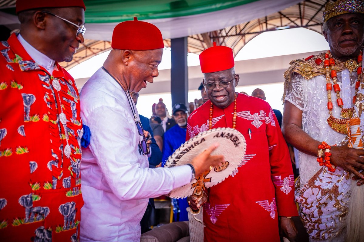 Hope_Uzodimma1's tweet photo. Today, I had the honour of joining other leaders from South East to receive His Excellency, President Bola Ahmed Tinubu, GCFR, during his working visit to Anambra State. The President’s visit is a show of his commitment to inclusive development and national unity, particularly his efforts to ensure that the South East region receives its fair share of infrastructural and economic growth.

Mr. President's presence in Anambra shows his appreciation of the longstanding support and goodwill he enjoys from our people. It also reflects his recognition of the strategic role the region plays in national development. 

We remain steadfast in our support for his transformative agenda and commend his dedication to bridging developmental gaps across Nigeria. 

- Hope Uzodimma
